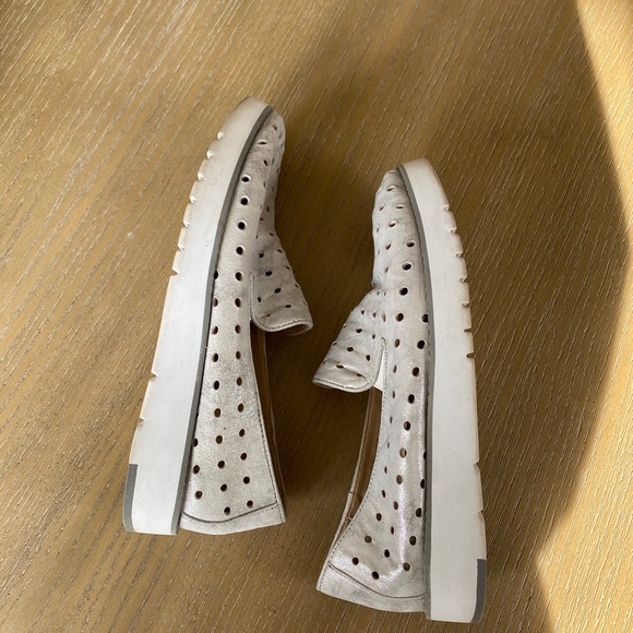 Johnston & Murphy Penelope Loafers Perforated Metallic Gray Suede size 6.5 - Picture 6 of 8